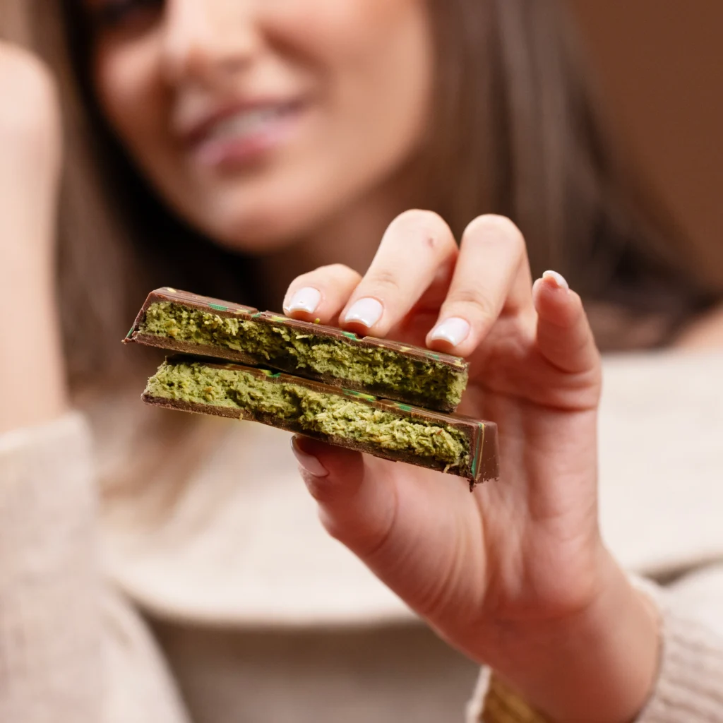 knafeh pistachio chocolate bar